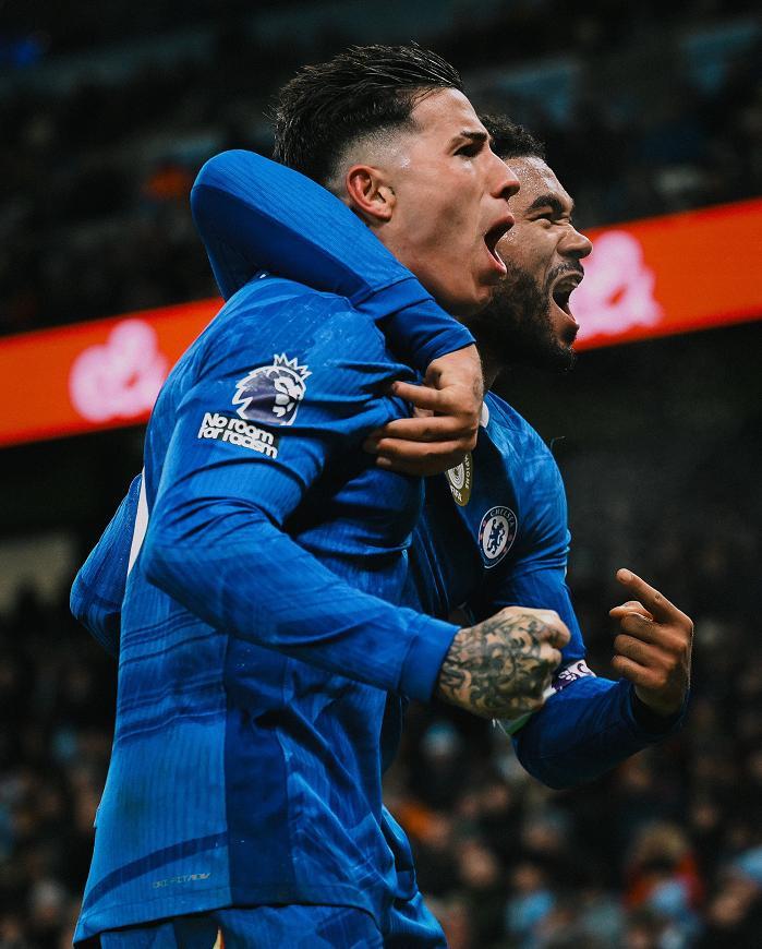 【绝平太受伤，榜首又远了】补时阶段丢球，恩佐在最后关头，为切尔西打入一球，扳平了