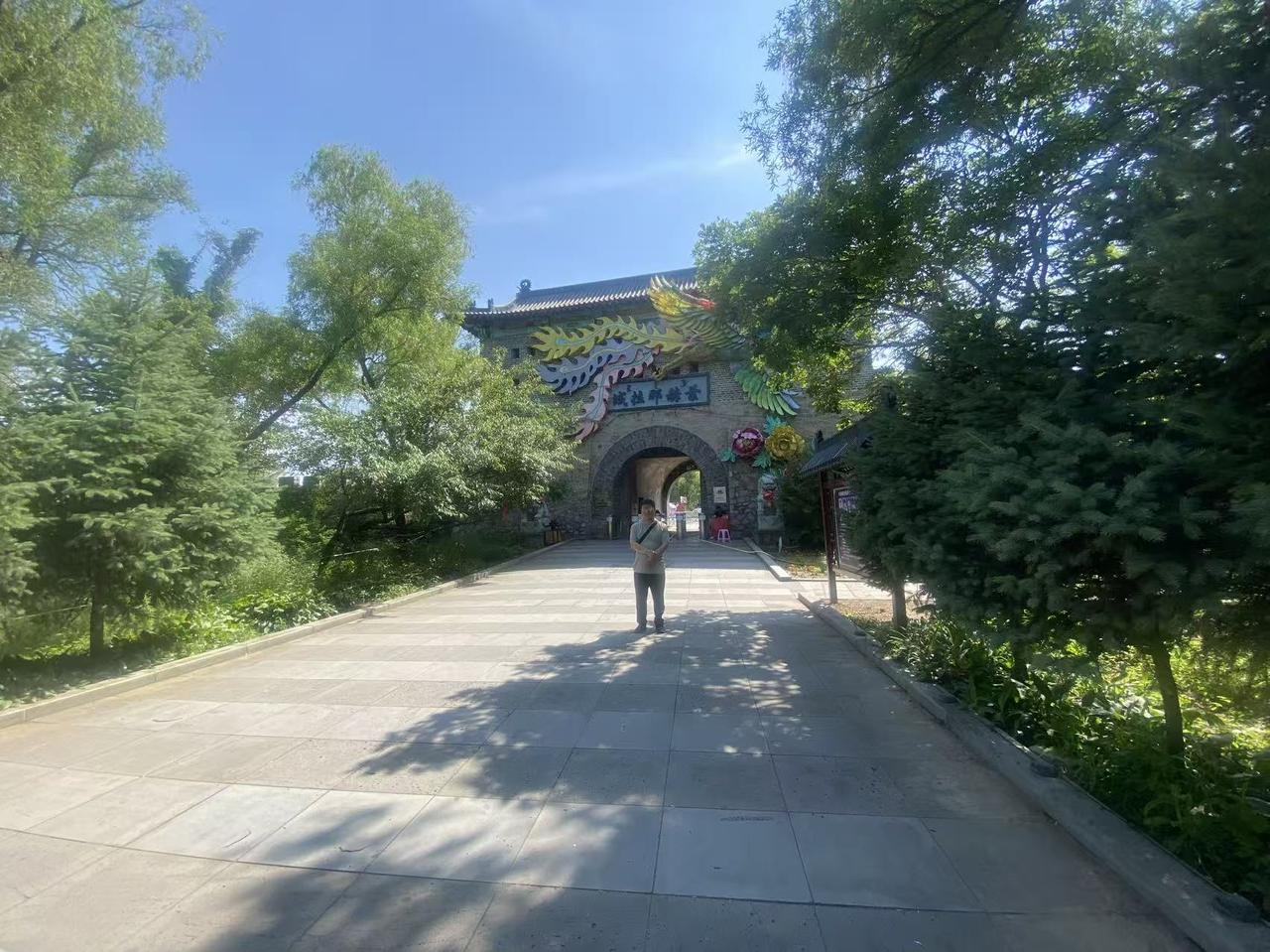 昨天晚上一个熟人给我打电话，那时已经是晚上九点多。他问我：宋老师干啥呢？能不能出
