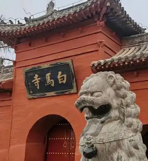 释永信被通报调查后第三天，少林寺官宣中国佛教协会副秘书长印乐法师任新主持。此前，