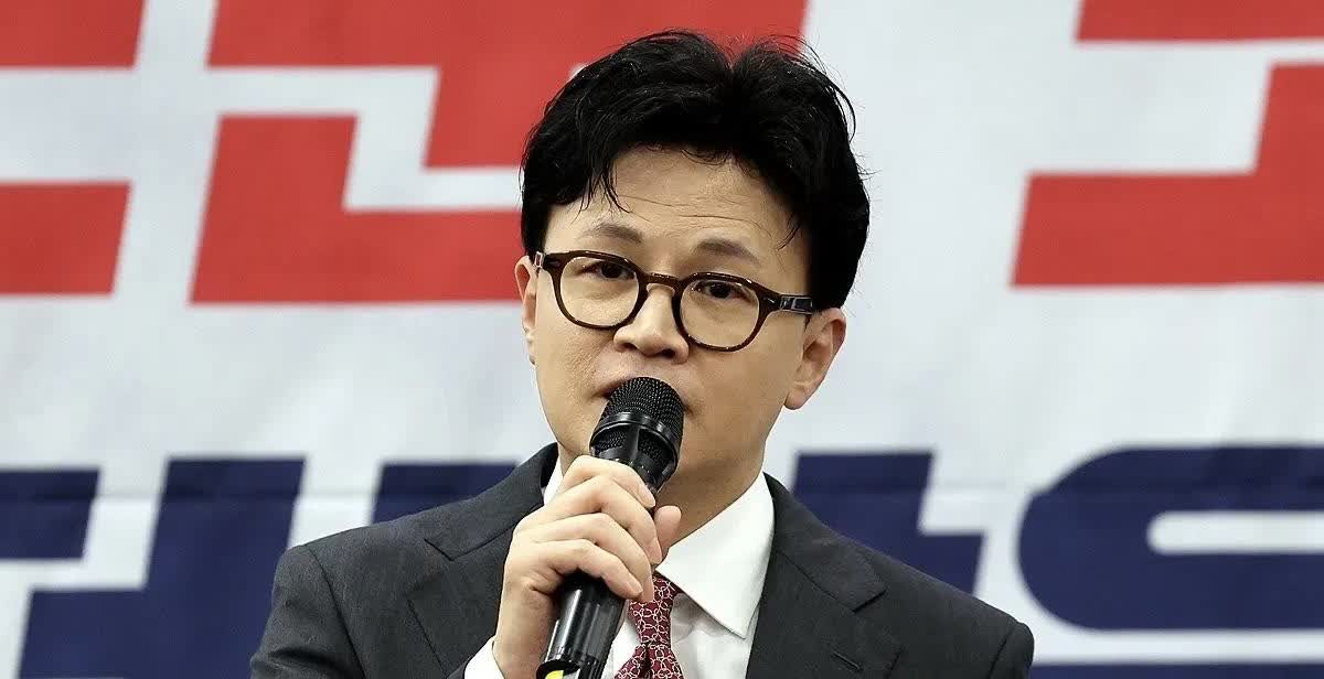 韩国国民力量党前党首韩东勋11日表示非法戒严是重大错误，但国民力量党绝不可能是违