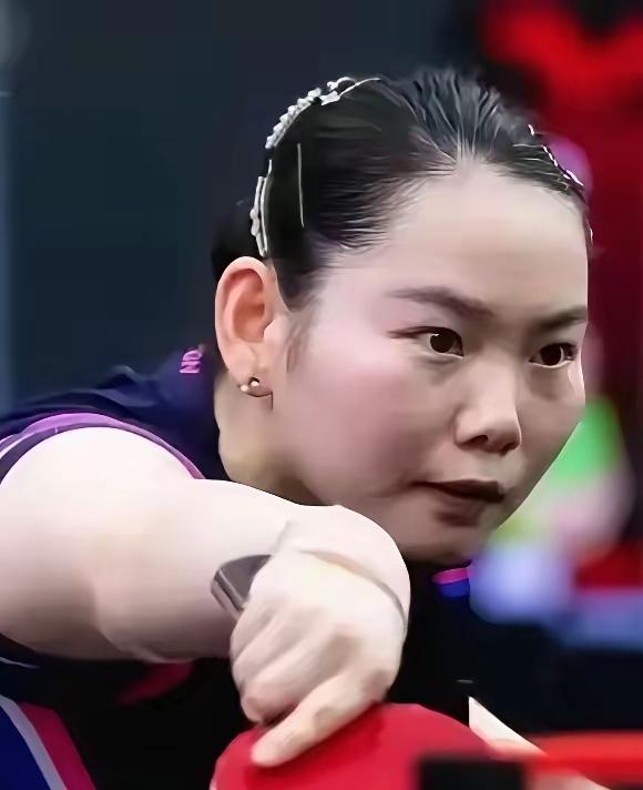 何卓佳留守陪练孙颖莎真相曝光！她用17年青春，把“先有国才有家”活成了现实国乒