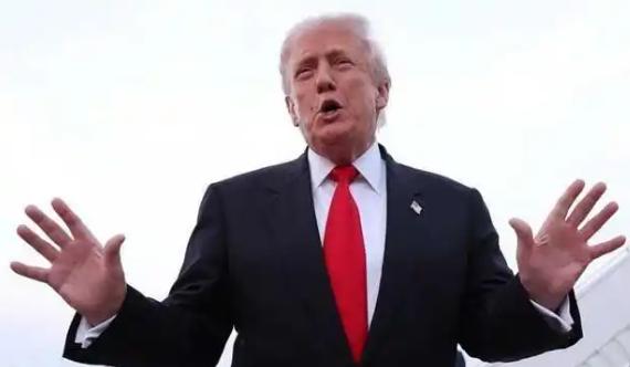 反常！特朗普为何突然对古巴低头？真相藏着双重无奈。一向强势霸道的特朗普，为何突然