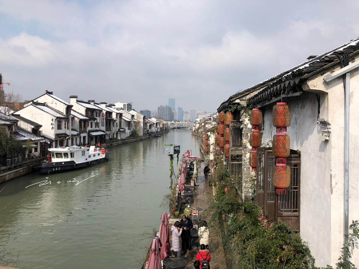 无锡最“吃亏”的地方，不是没钱，而是太不爱抢镜。2025年，无锡地区生产总值