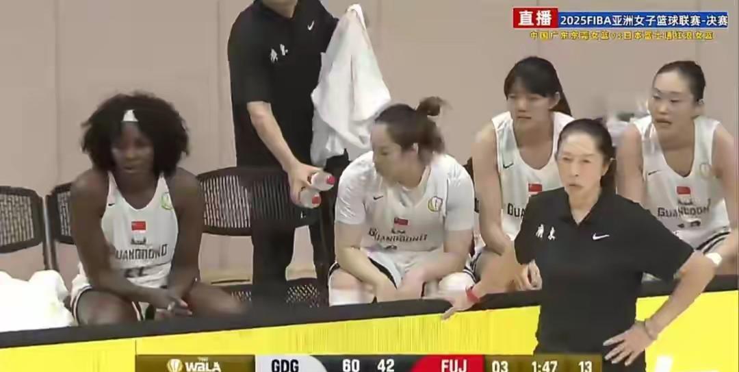 最近中国女篮这边事儿还挺多。宫鲁鸣不断重申选人标准，还在改变。一开始强调年轻队员