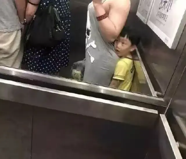 被生活逼到了死角的小孩哥！