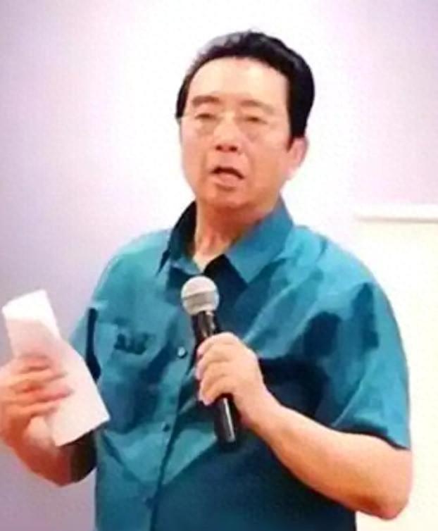 87岁李双江医院照曝光，被儿子拖累十几年，三大争议终于说清年轻时候实打实的