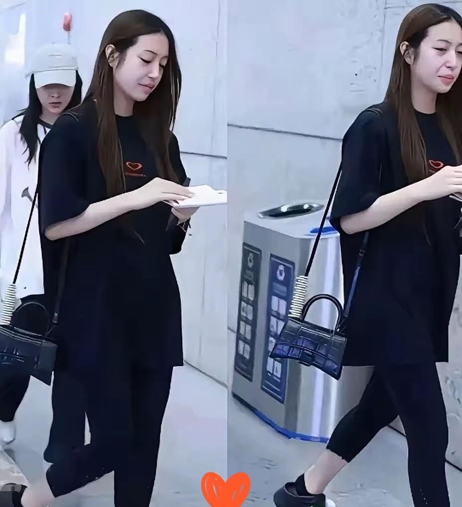 赵薇女儿近照刷屏！16岁的小四月近况曝光，网友直呼：这颜值这气质，简直了！照
