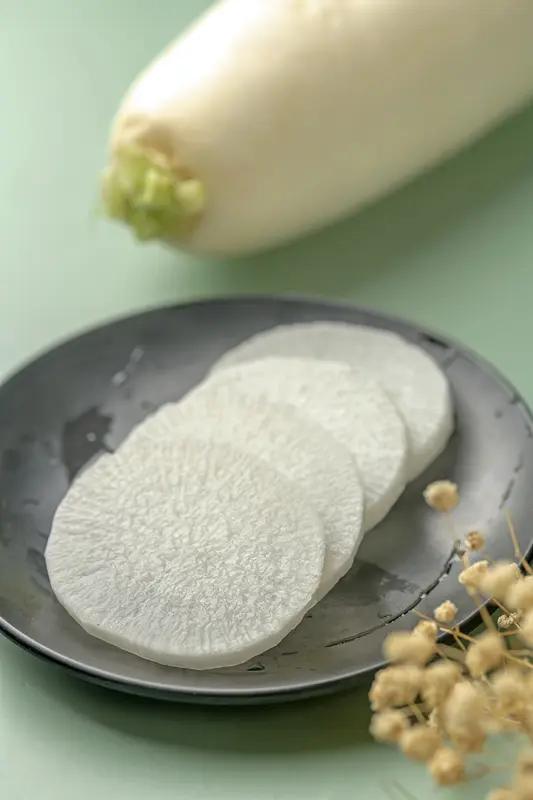 羊肉放白萝卜还是胡萝卜?羊肉配白萝卜还是胡萝卜？这得看做法。要是炖羊肉汤，选