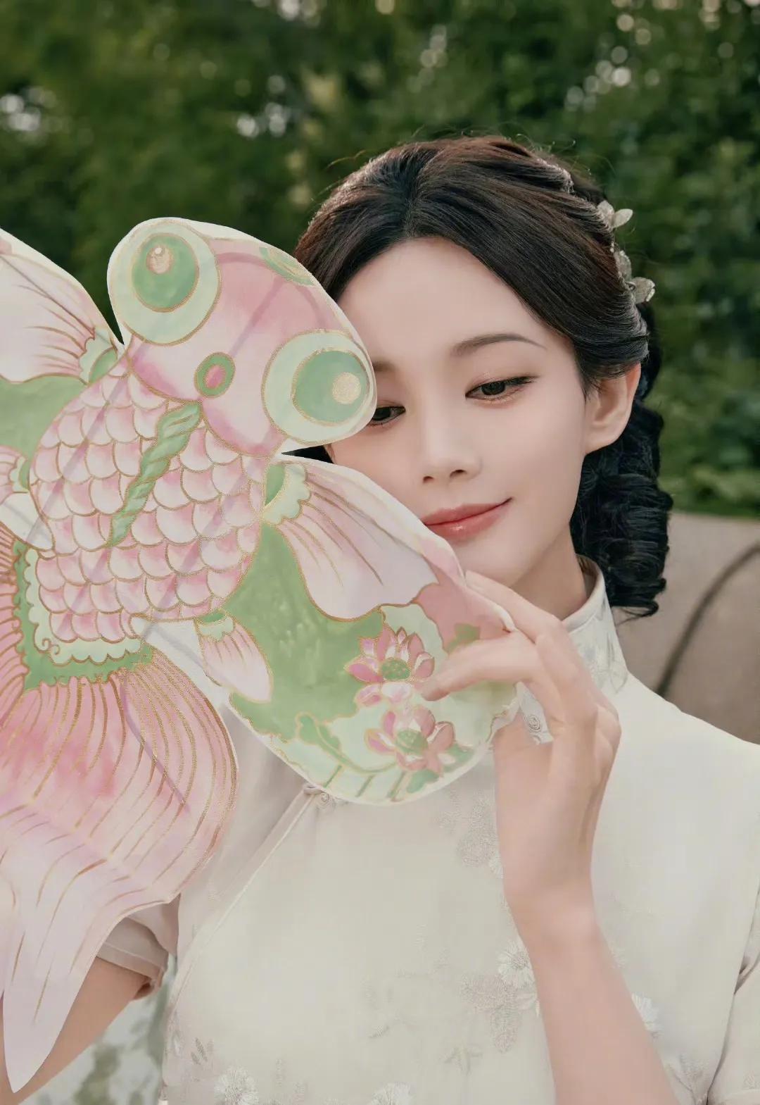 李一桐带火的新中式白色旗袍，简直是把清冷感写在了裙摆上！2025夏季新款，专为年
