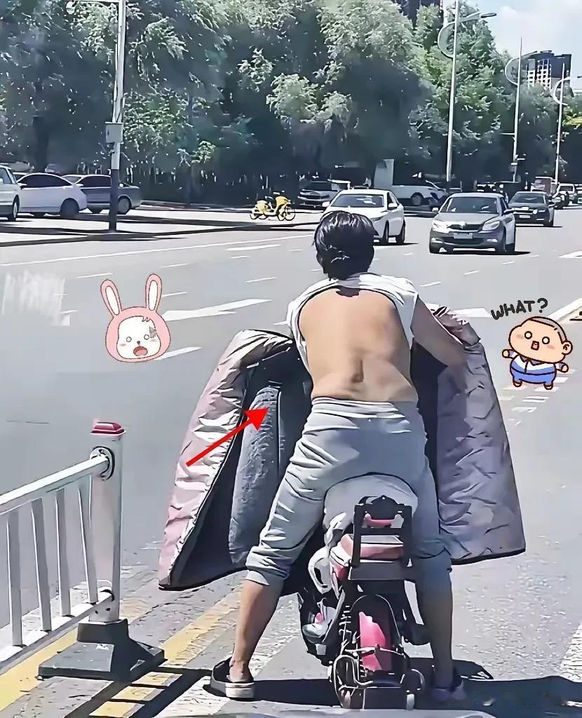 最近晒背风刮的实属有点，楼顶、公园、沙滩，都刮了一遍，现在都刮上大马路了！