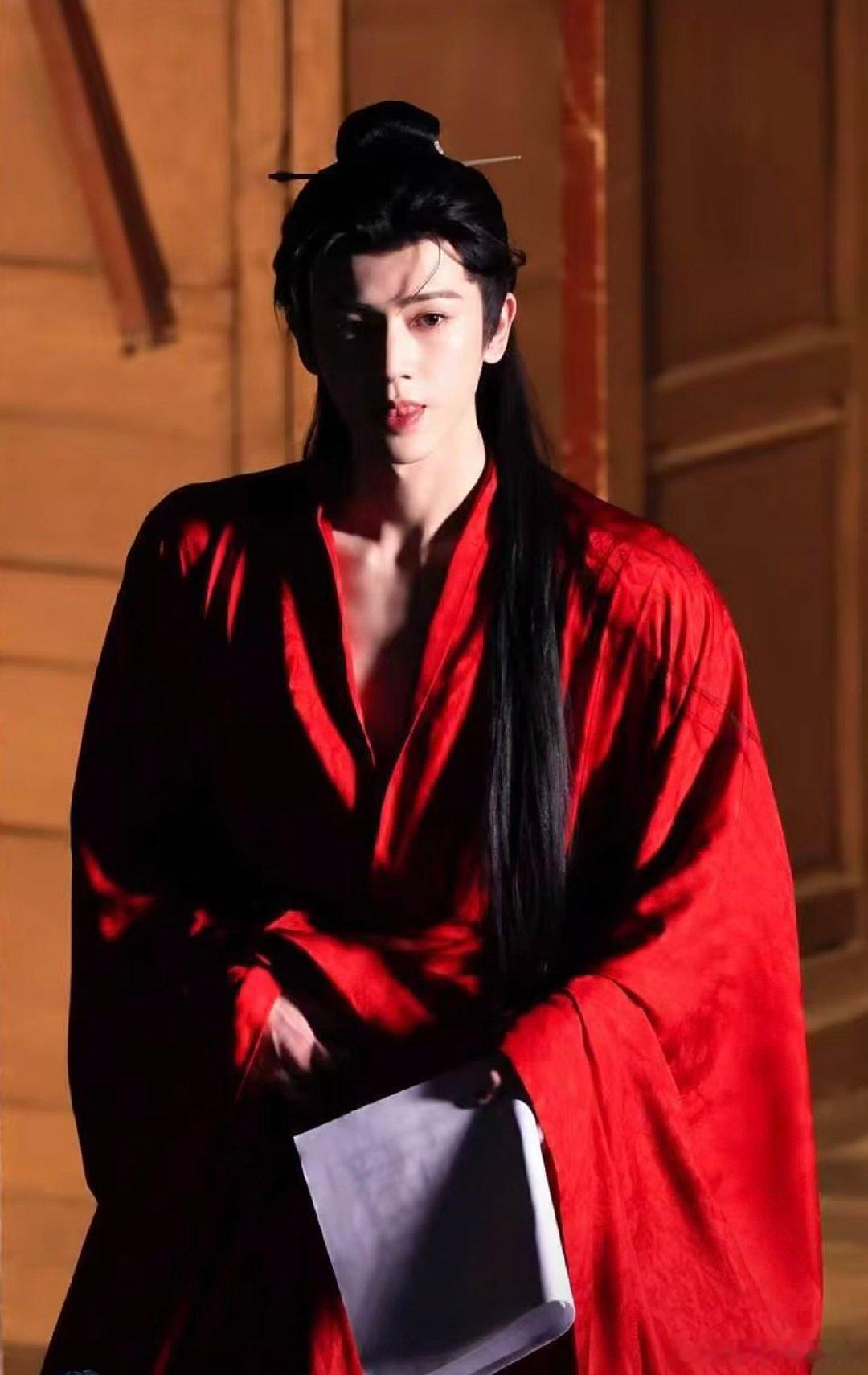 #张凌赫#睡了一觉醒来天都塌了，昨晚发生了什么#张凌赫叶亭宴#​