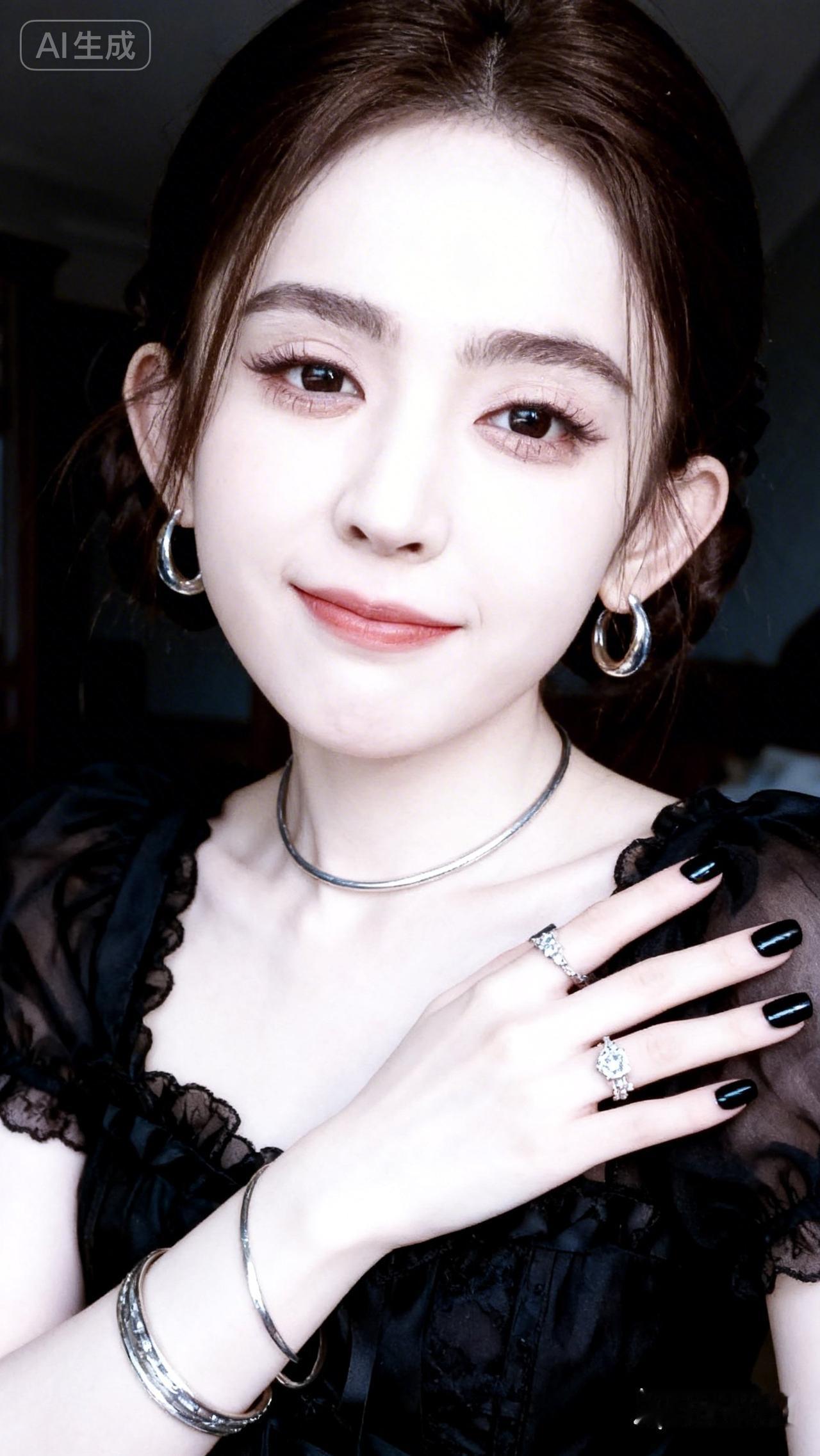 优雅黑裙，闪耀珠宝，尽显迷人魅力！💍✨