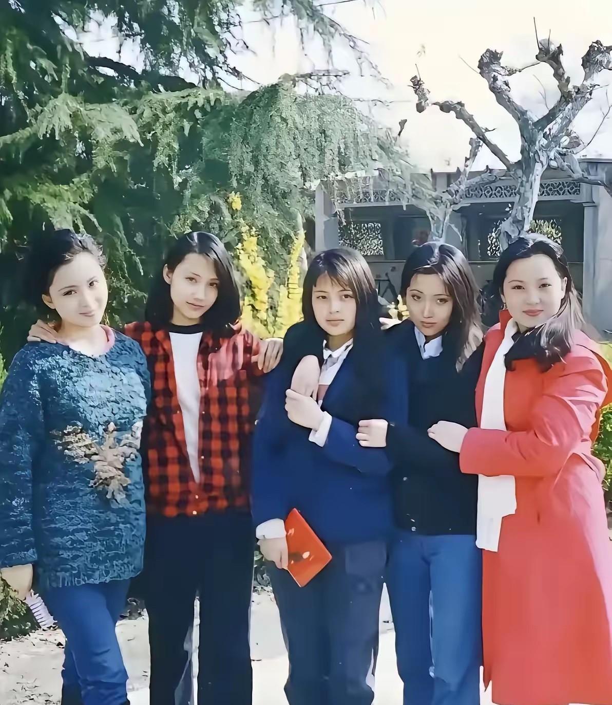 五位美女里面，没有滤镜跟美颜，一个比一个有气质，其中有一位是国际巨星，当时拍摄了