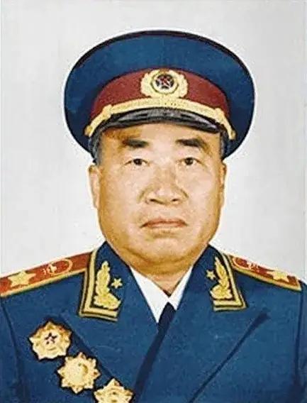 1948年，朱德到一个村里去视察，看到河里有两只野鸭，一时兴起，就开枪将两只野鸭