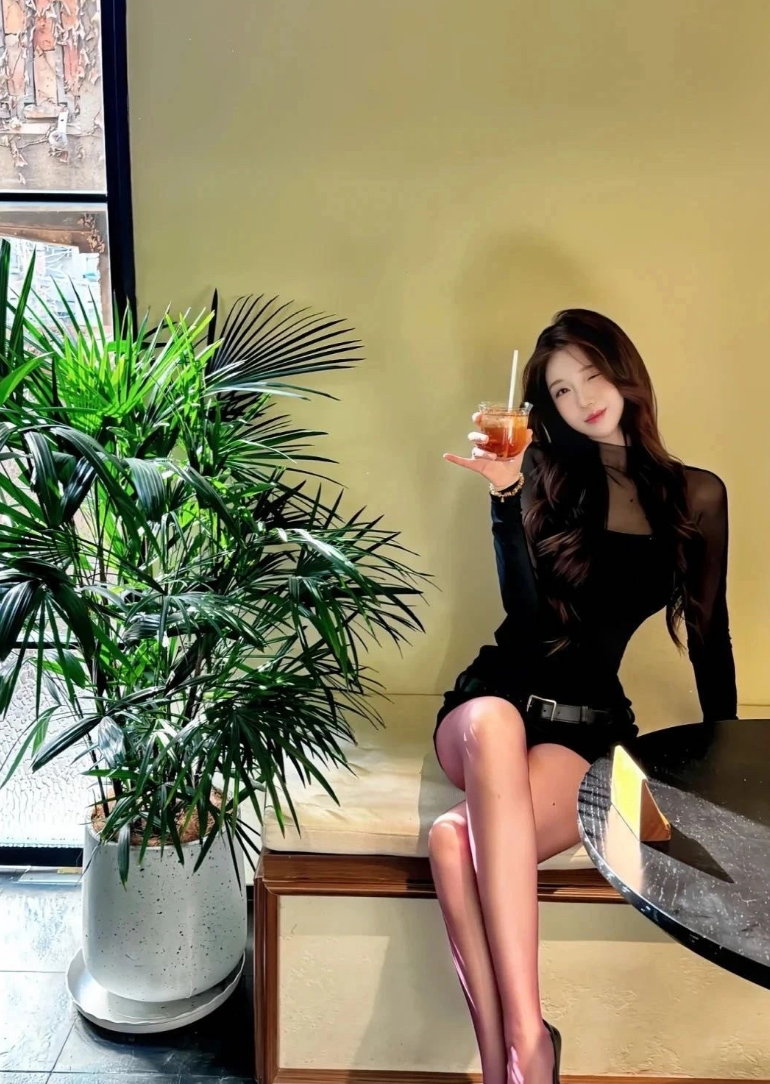 这张照片，配咖啡☕还是奶茶