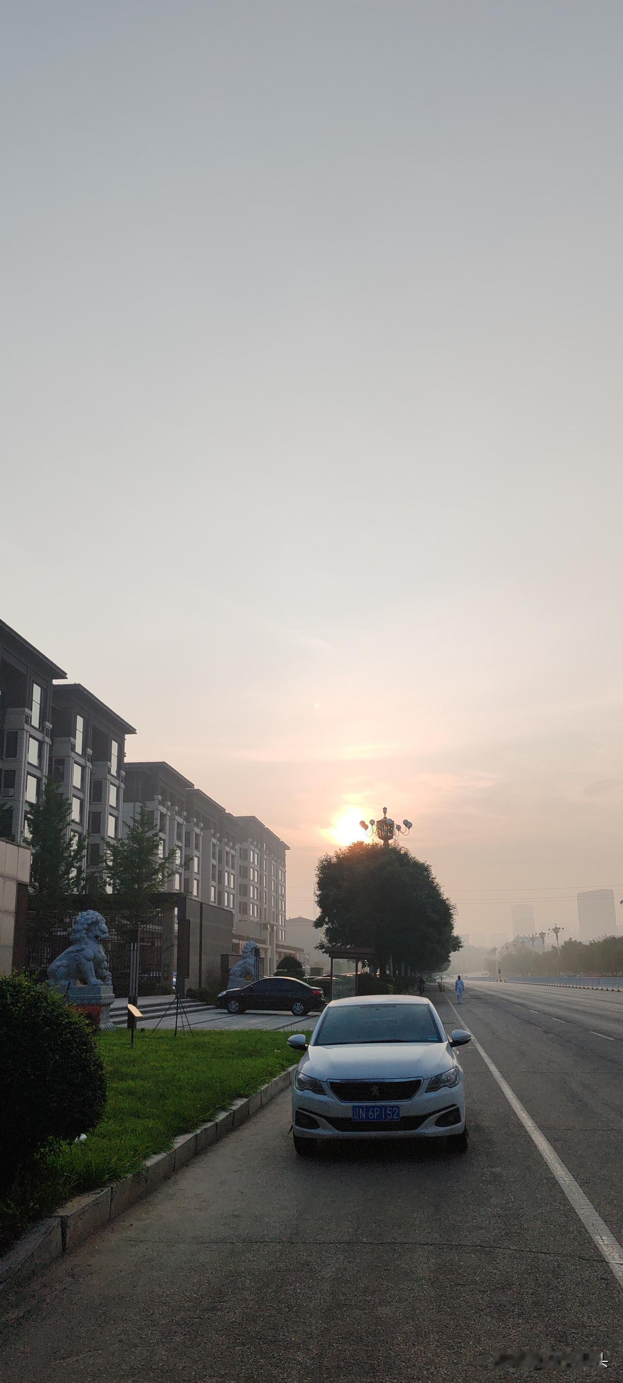 仔细想想，说韩红和基金会，是两个毫无瓜葛的独立机构，那些月捐人的善款，捐