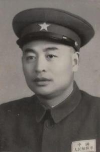 1955年，志愿军第16军军长刚刚回国，关系挂靠在南京军区机关食堂。住处就一张折