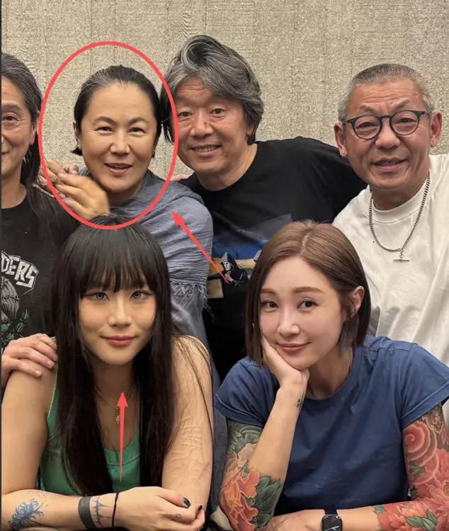高原当时就不应该跟窦唯离婚想当初窦唯和高原一定很相爱因为他们的女儿窦佳塬的名