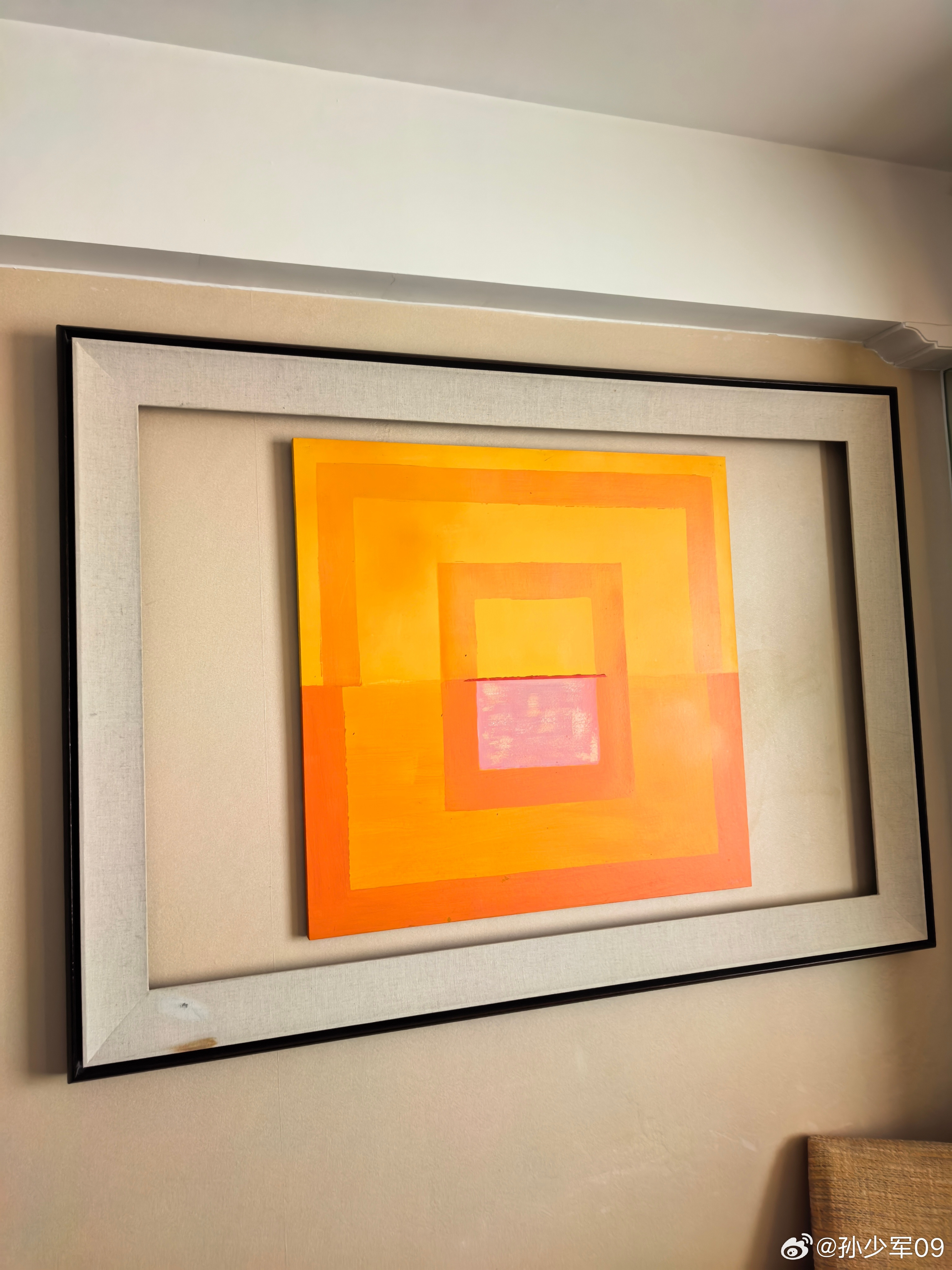 酒店房间里放的艺术画嗯.....太像闽南拜拜烧的那个啥了