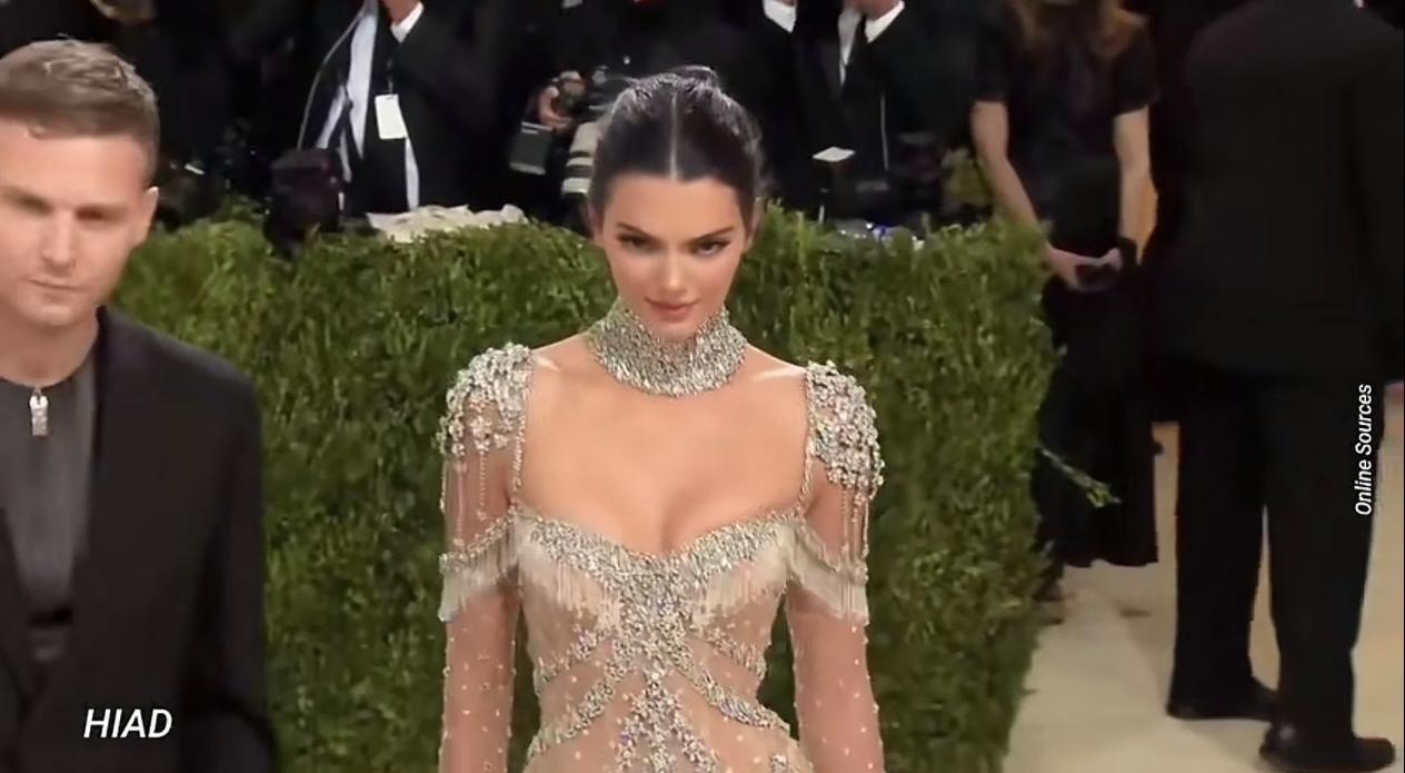 真的被肯豆这组造型美晕了！2021年MetGala的这套钻裙也好看！满钻