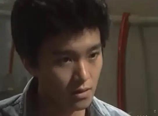 只在年轻的时候帅一会儿的男明星是没前途的，港娱那些巨星都是30➕才修炼出魅力。3