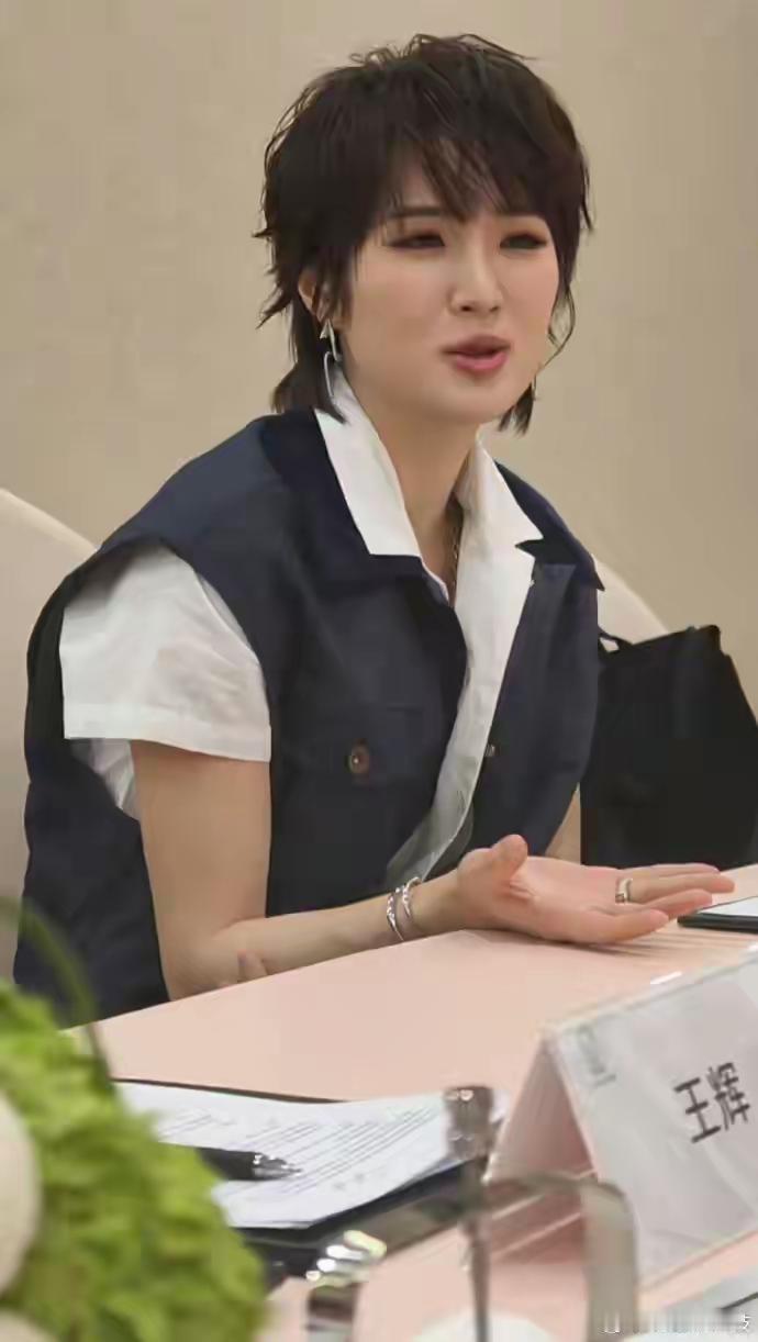 4000华为人集体pick阿维塔！姚安娜广州车展一句话点透核心，双向奔赴藏不住硬