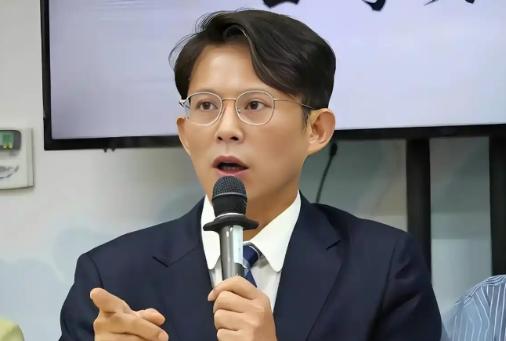 台“民众党”发布声明，3月30日，针对国民党主席郑丽文即将于4月7日率团访陆消