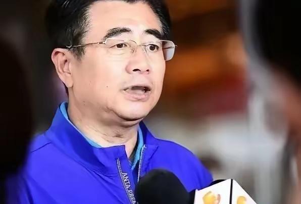 足协这回是真坐不住了！女足刚2-3输给苏格兰，开场15分钟就被灌了3个球，后防线