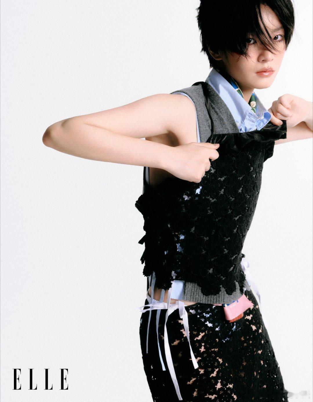 李庚希登ELLE2月刊大片！送别2025，她盼在奔忙里留时间“乱撞”，不设边界探