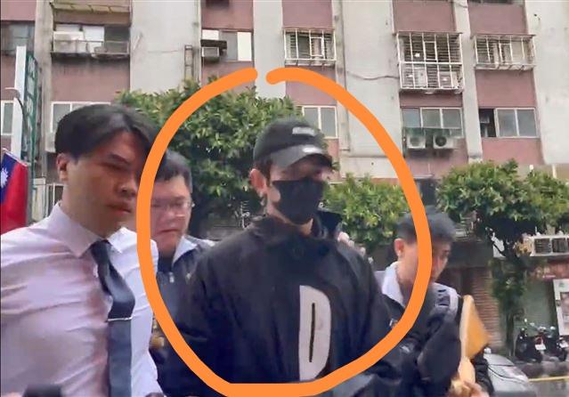 贾静雯家出大事了！她的老公修杰楷，被检警带走调查了！[笑着哭]10月21日一大