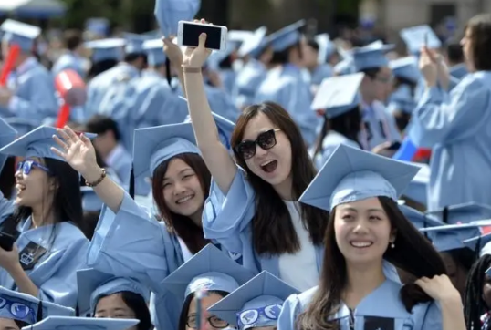 就在今天，一则令人震惊的消息传来：美国开始驱赶留学生，且此番行动似乎专门针对中国