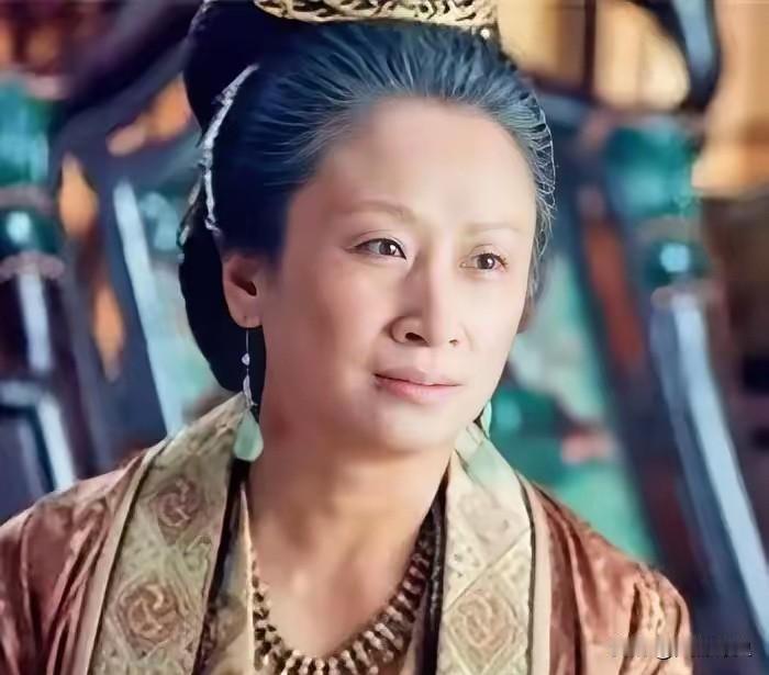 1227年，杨太后设宴，故意将儿子宋理宗灌醉，还安排一个又黑又斜眼的丑女侍寝。可