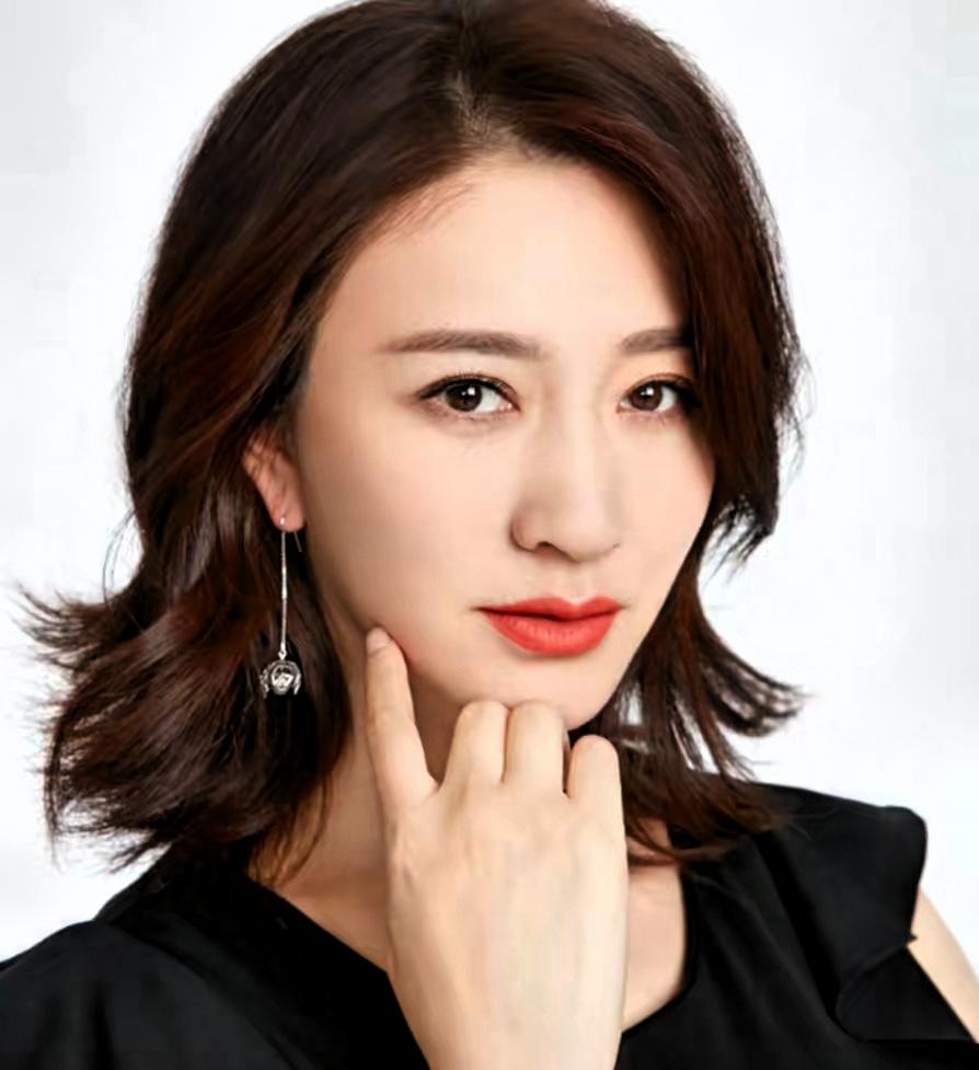 李小冉当众训斥王濛：大人说话别插嘴！这句话一出，现场气氛瞬间安静，场面略显尴尬，