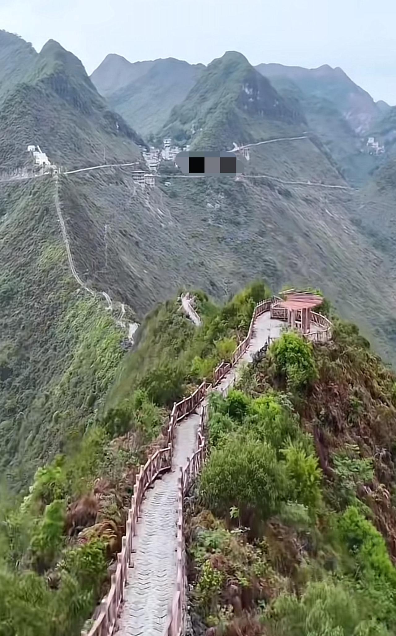 广西九万大山深处的“长城”，仿佛天上的街市。你要不要来体验一下！