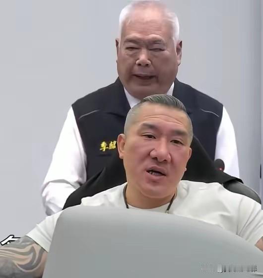馆长在昨天的直播中说，季麟连他是非常熟悉的，当年他在台海军陆战队服役的时候，季麟