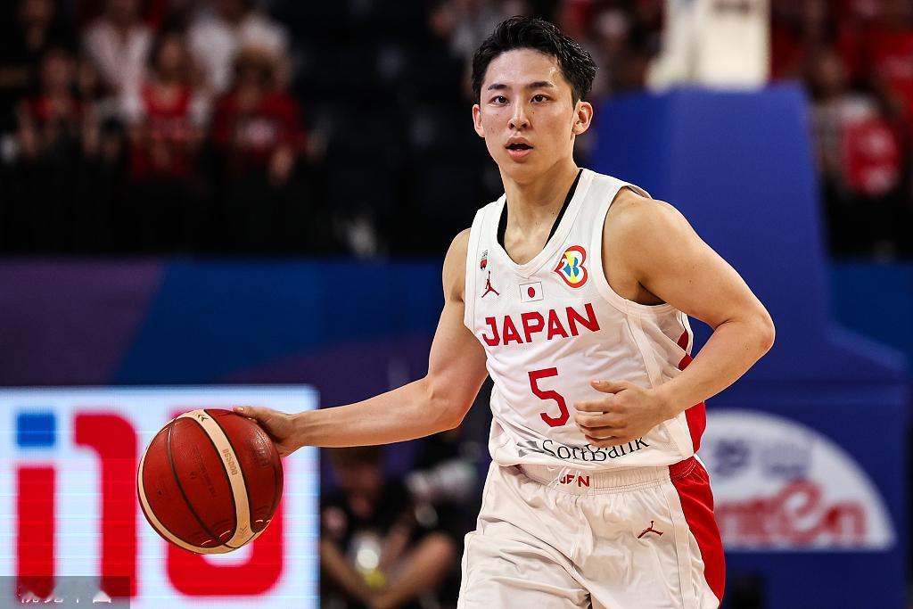 日本球星河村勇辉被裁，再一次证明竞技体育的残酷性。人光有天赋，没有后天的努力不