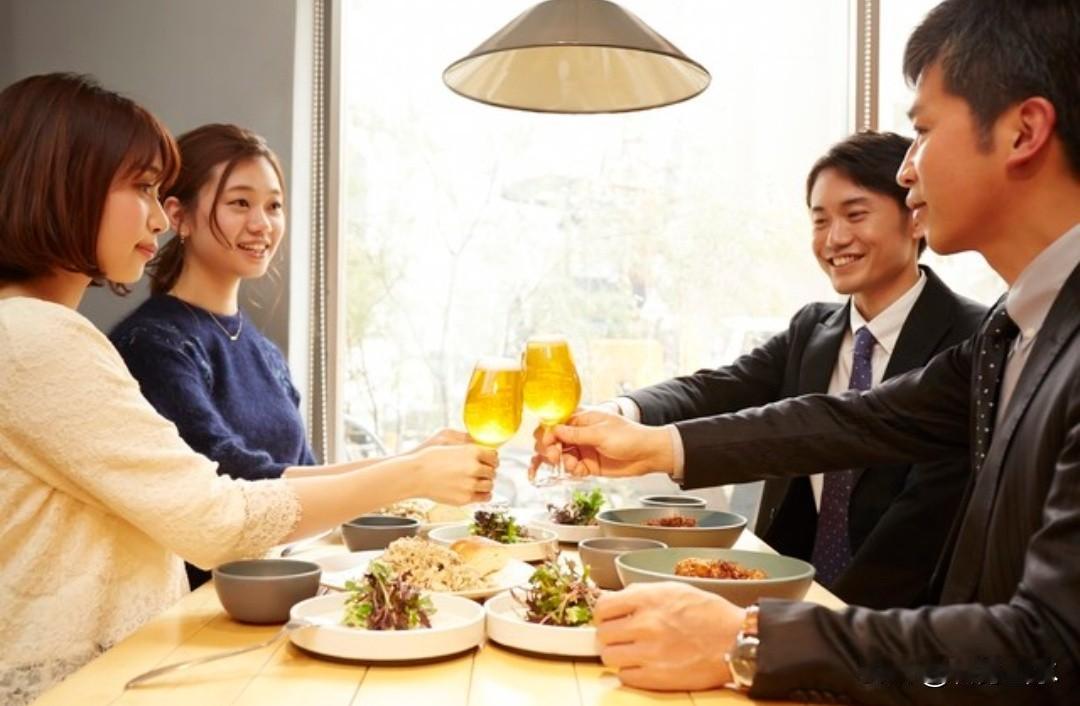 当下流行的“搭子”社交，至少有5个方面的弊端：1.关系像“一次性筷子”，