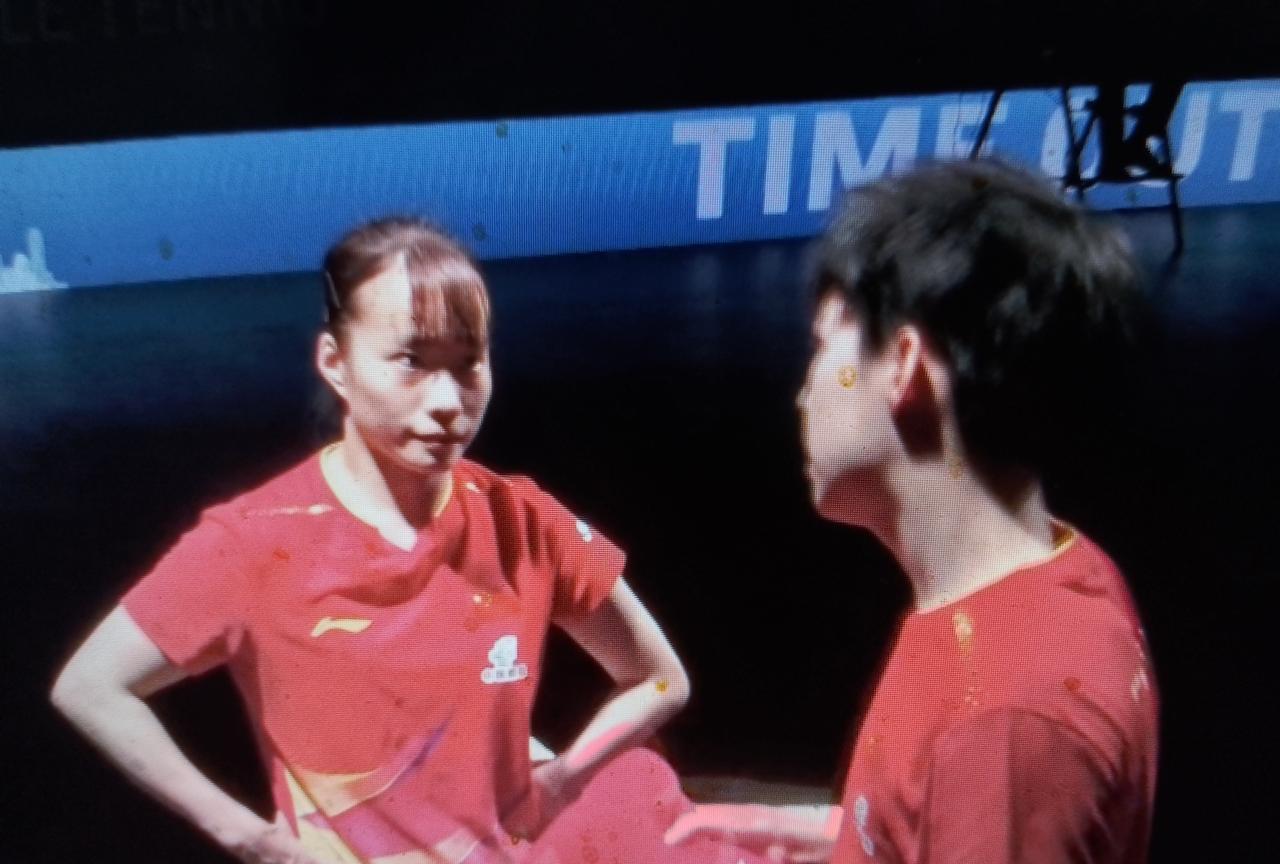惊险五局大战，黄石组合3：2，击败飞天组合，夺得混双冠军。#万能生活指南#