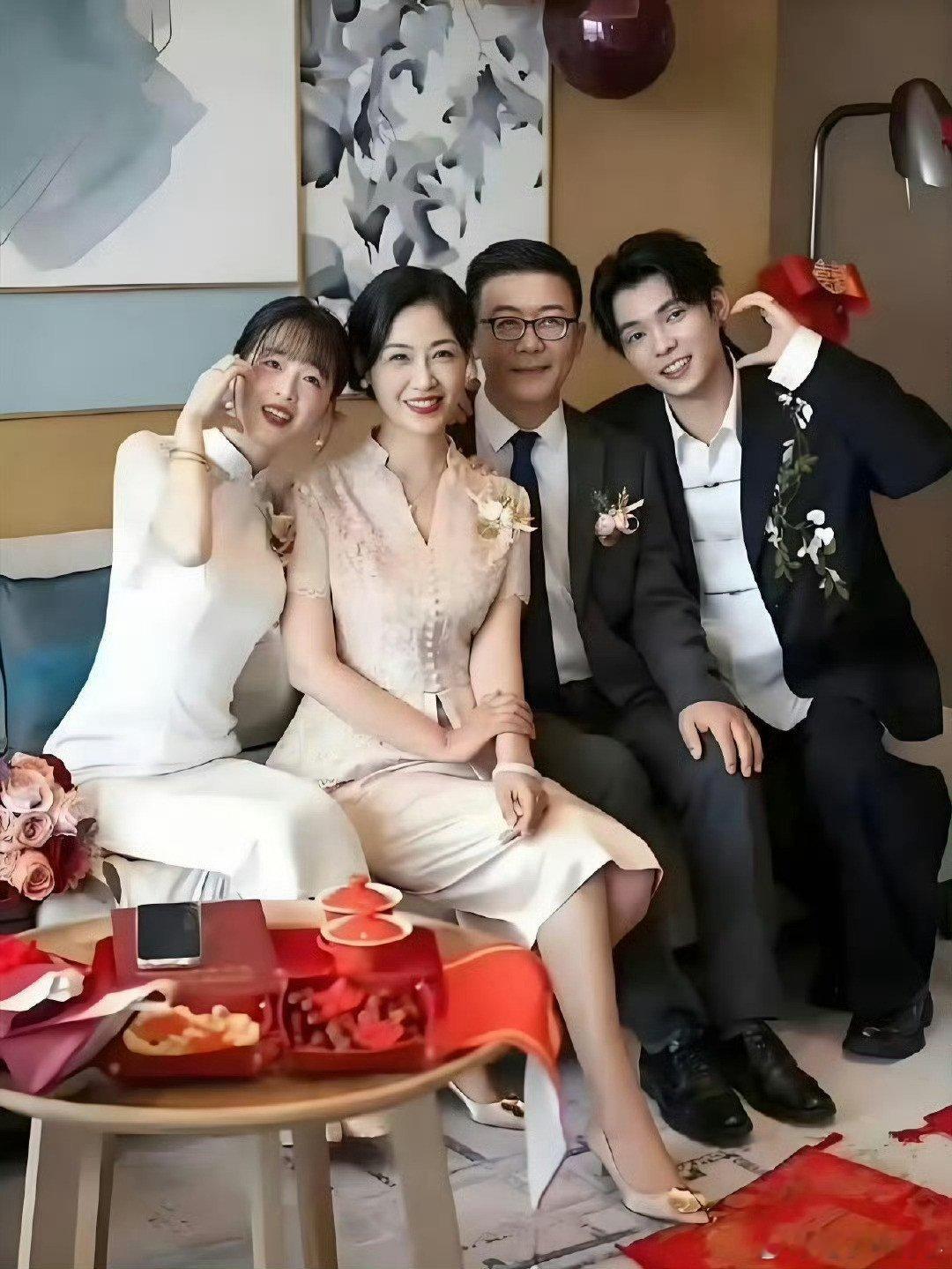 本以为新郎和新娘是郎才女貌了，看到丈母娘的容貌，才知道什么是天人之姿