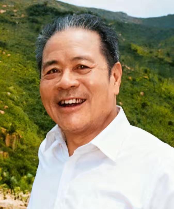 1949年，上海刚解放，军管会的人盯着清单直咽口水：1000万美金、12万