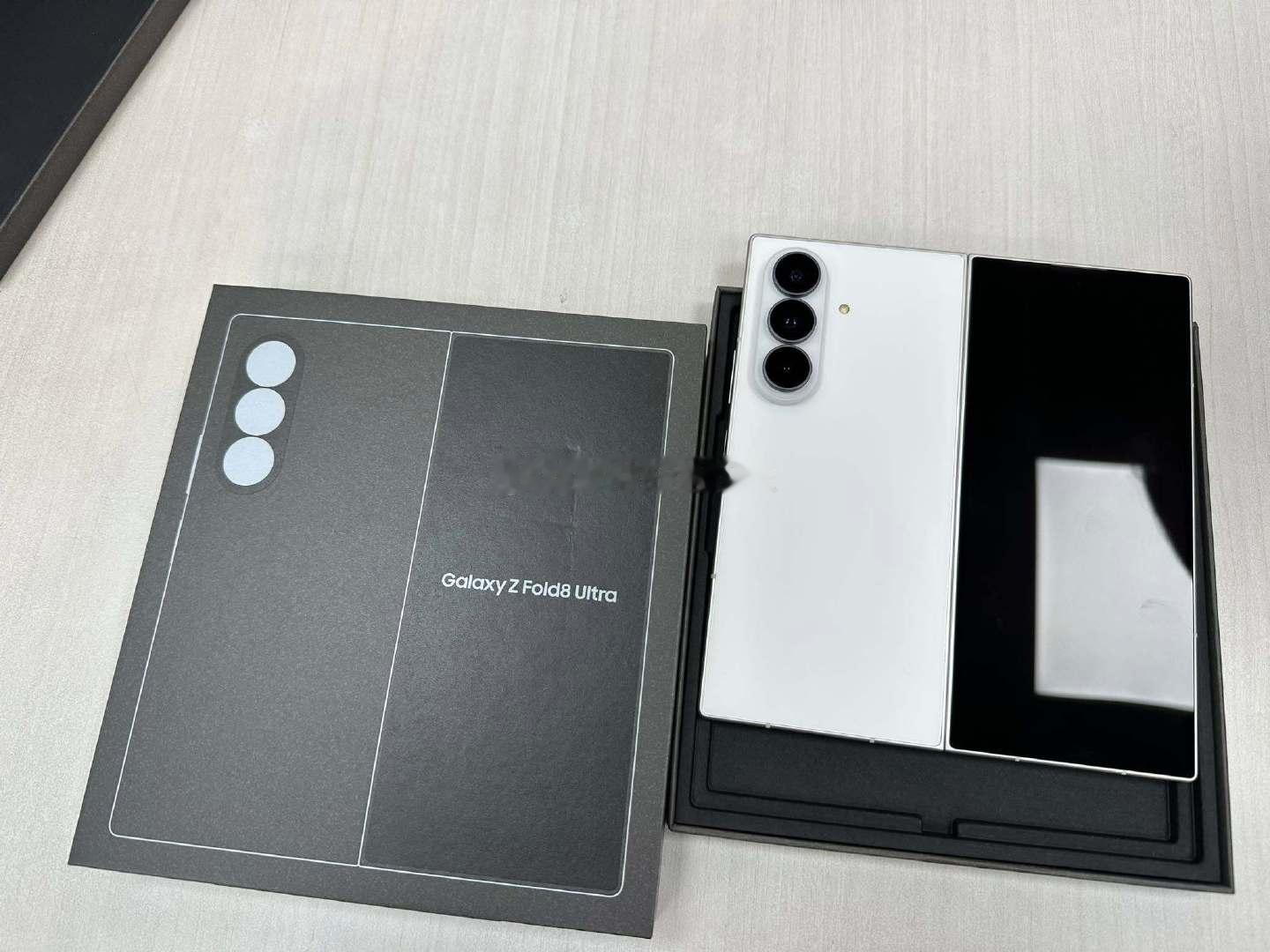 三星GalaxyZFold8ultra:全面升级后,它还是折叠屏天花板吗?​