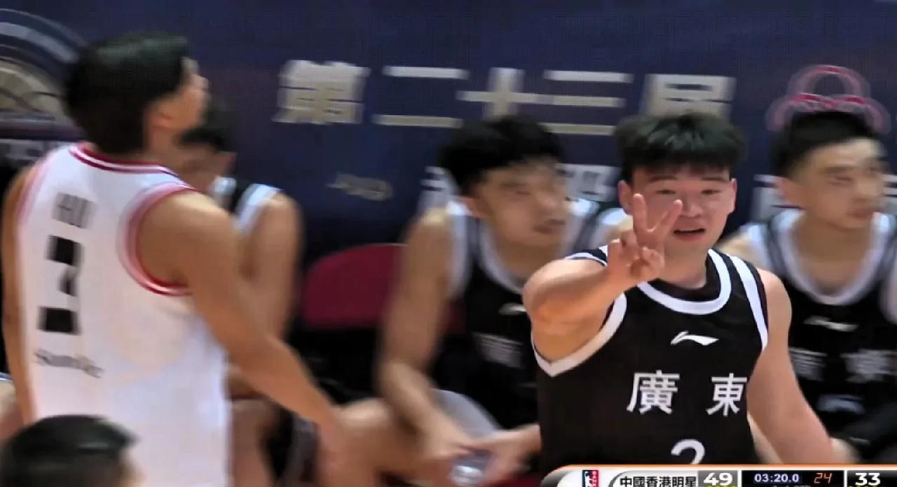 杜锋亲眼目睹！广东U22男篮39分输给中国香港明星队，黄明依和佟佳俊是真不行，恕