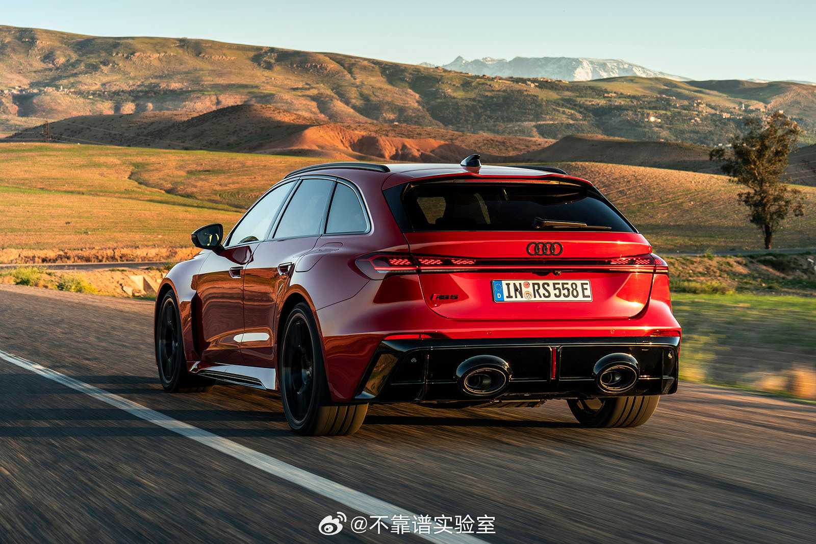 奥迪RS5首发批次的试驾刚刚出来了，以Autocar为例，点出了几个蛮有意思的