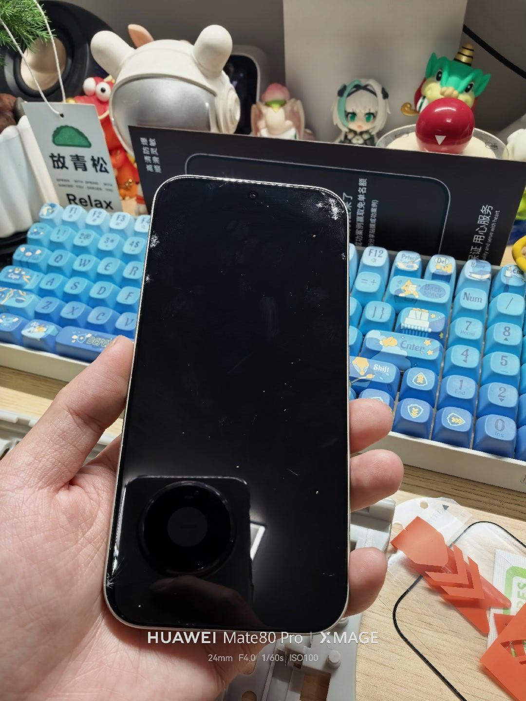 天塌了这一跤摔得，搁这膜壳都把边框磕了