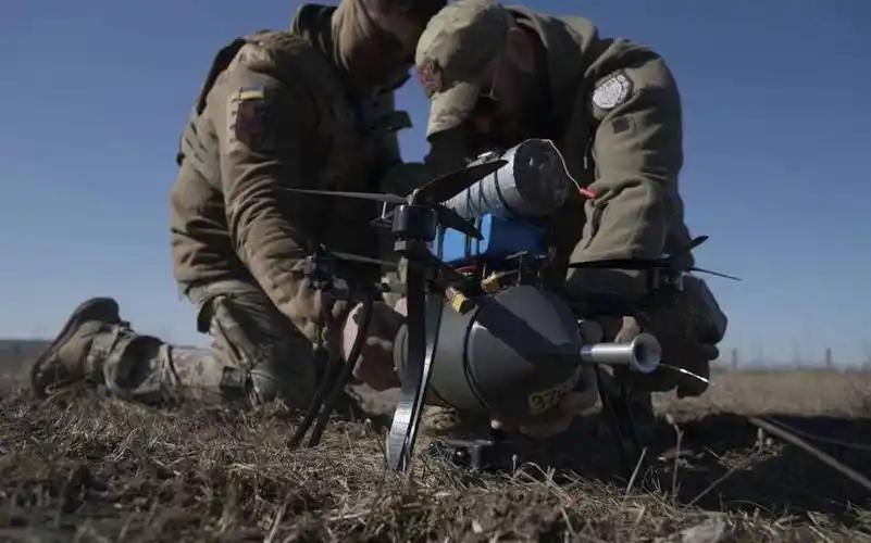 俄乌前线彻底乱了，俄军罕见慌神，高层急呼要赶紧出台反制措施，晚了就彻底来不及。