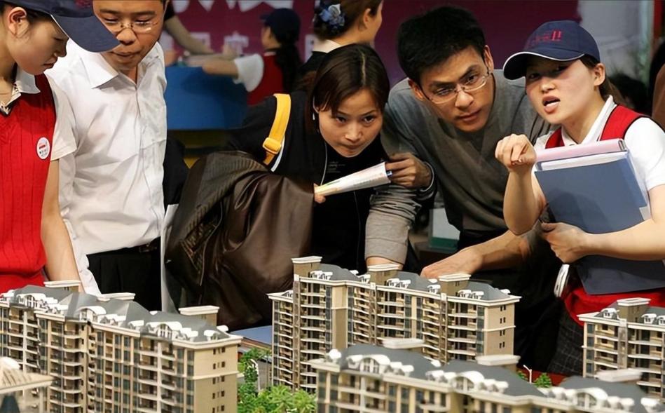 经济学家一番话令人深思！中国楼市已经进入最后10年降价窗口期，再不抓紧卖房，