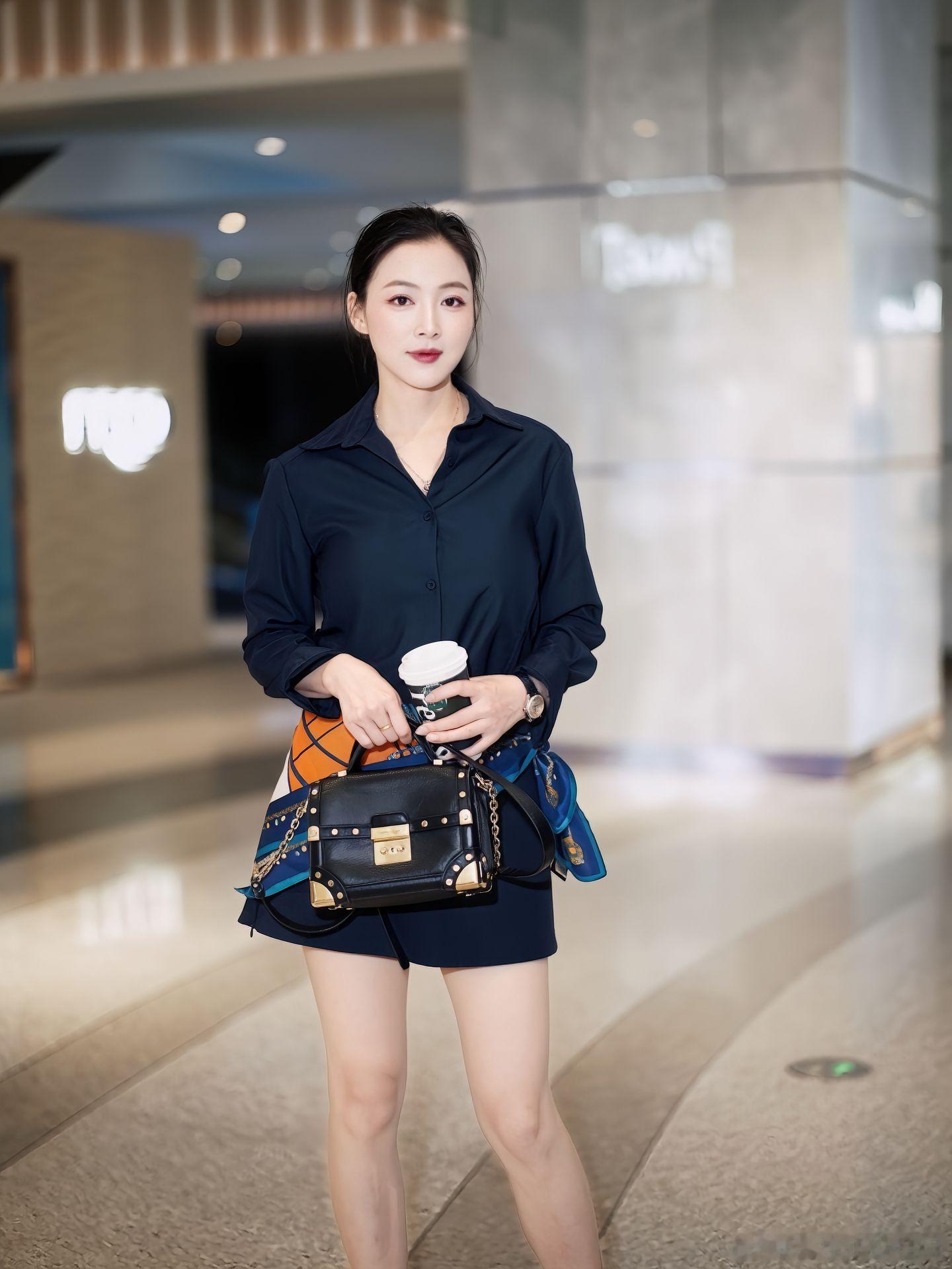 轻熟女神范儿完全看不出来快50了美女