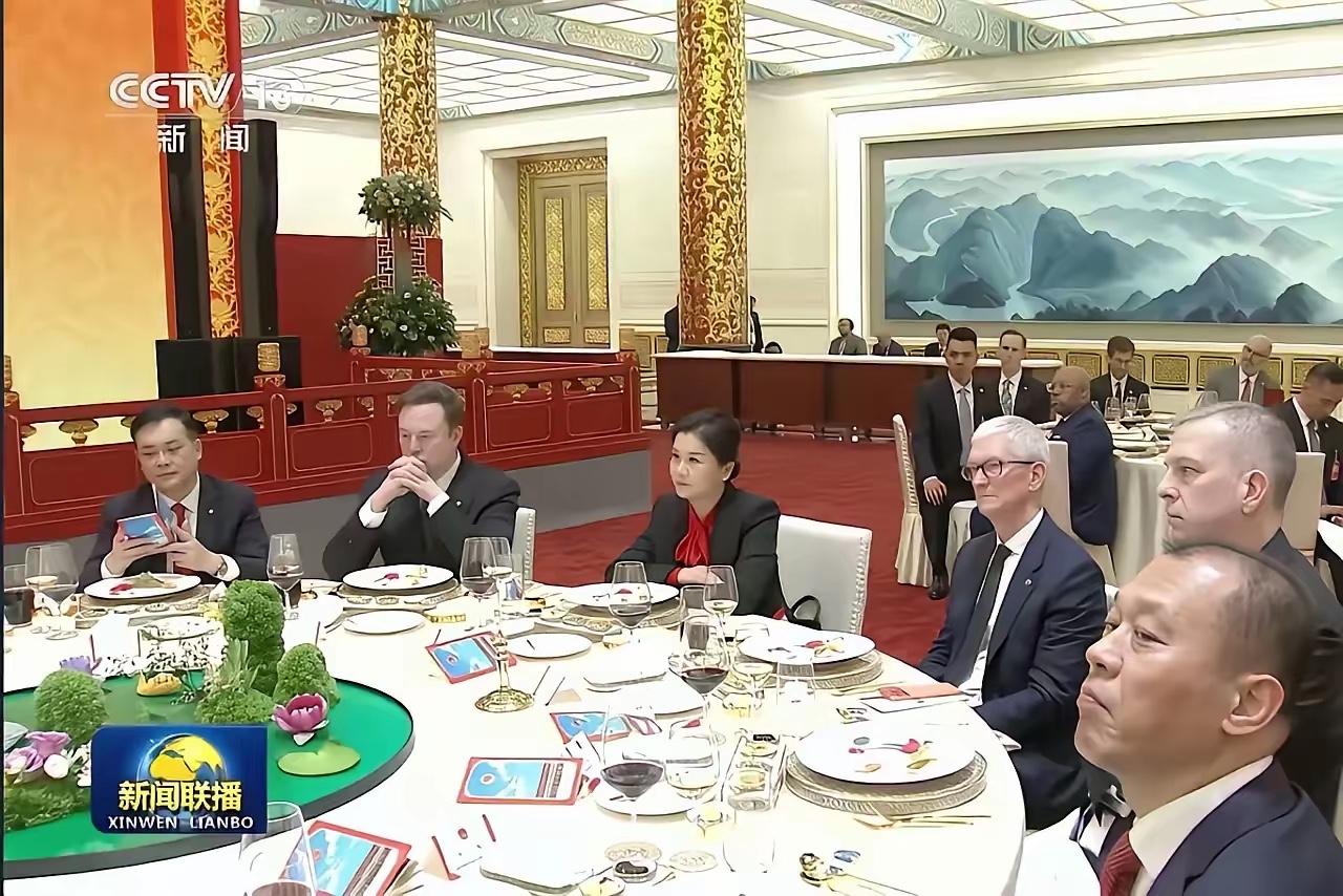 真没想到，国宴竟然是这么上菜的！看完我直接开眼了。不同于民间宴席满桌菜品一同