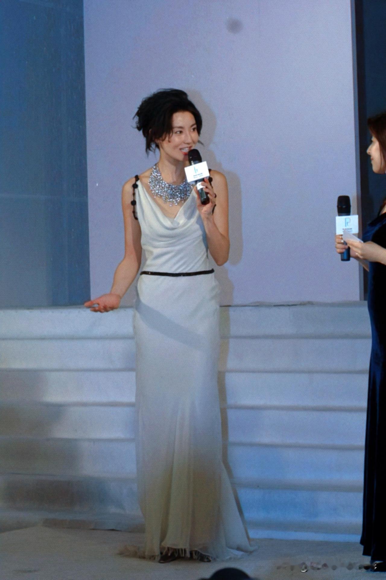 2004.11.18｜感悟铂金纯之灵动主题晚会当晚，张曼玉作为特邀嘉宾亮相，