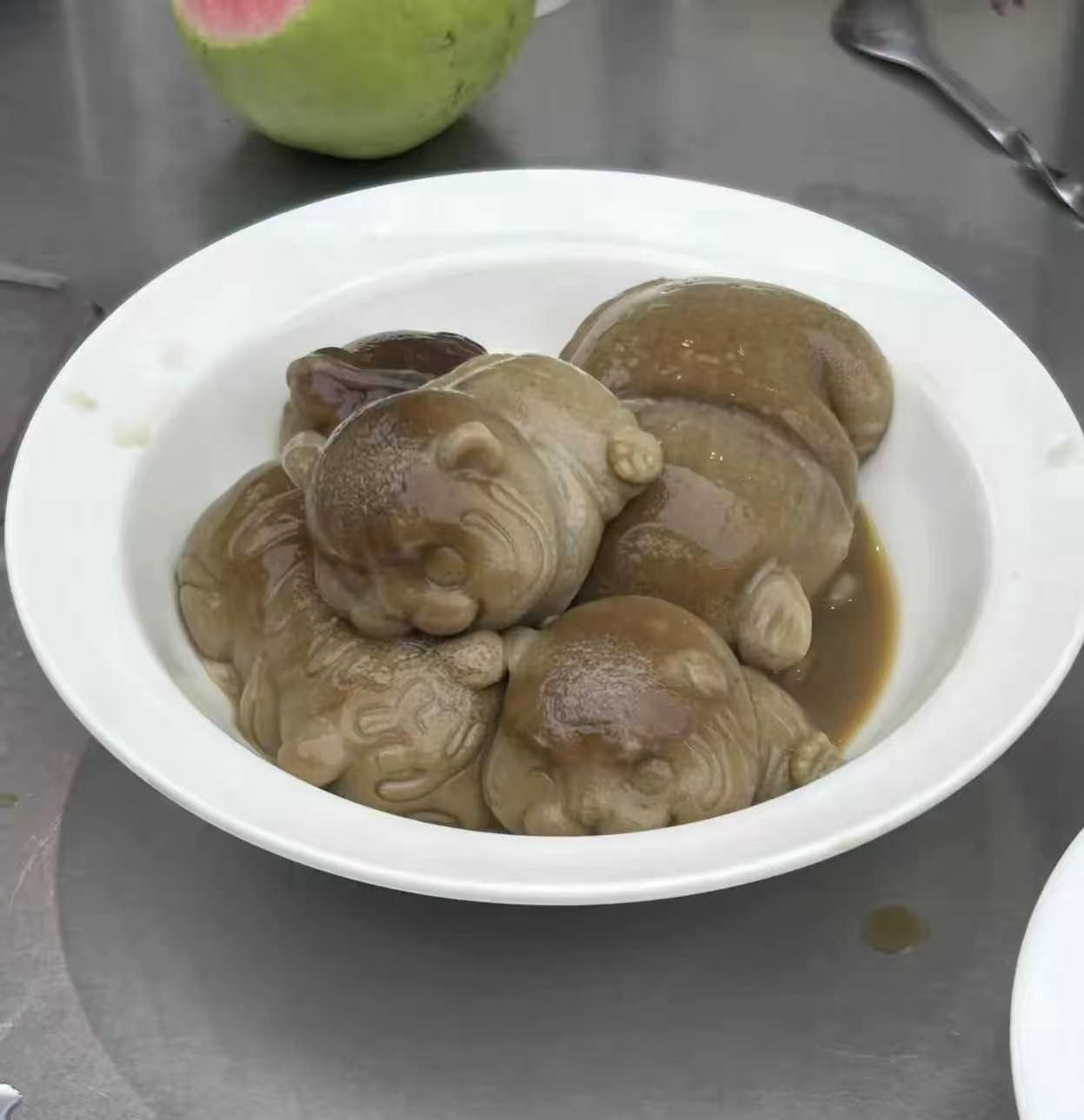 这是谁家的厨师这么调皮